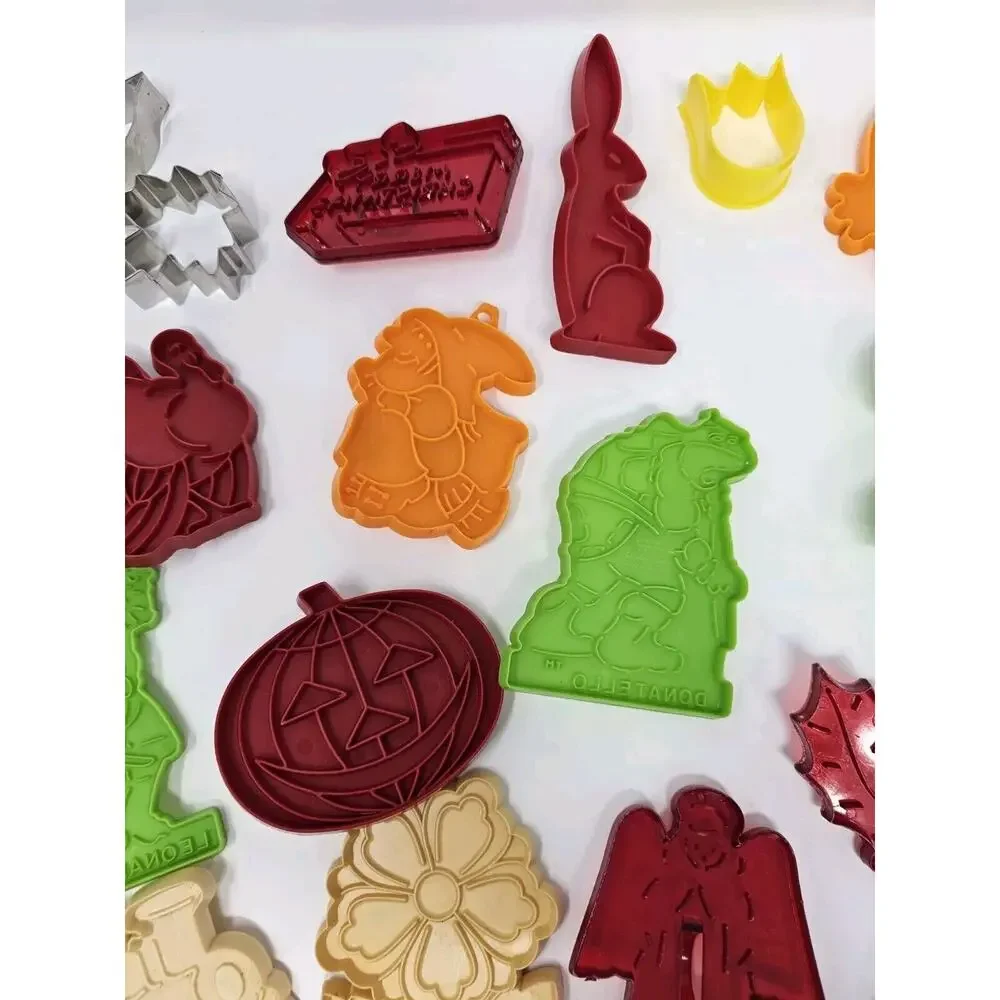 Lot of 30+ Vintage Cookie Cutters Hallmark Tupperware Hutzler Holiday 80s